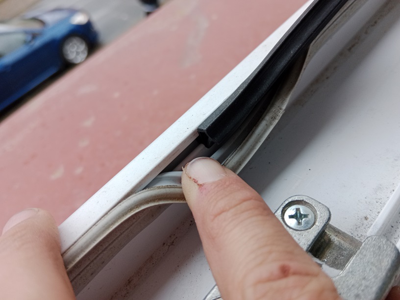 servis oken – promazání těsnění servis oken - promazání těsnění