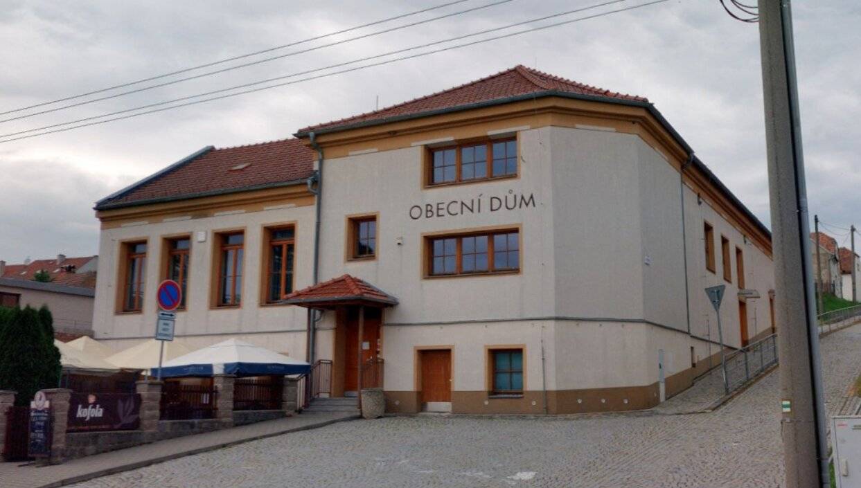 Obec Letonice - ZŠ, Obecní úřad, Obecní dům, Obchodní středisko, Hospoda servis oken 6